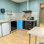 Holidaysbcn بيت شباب *