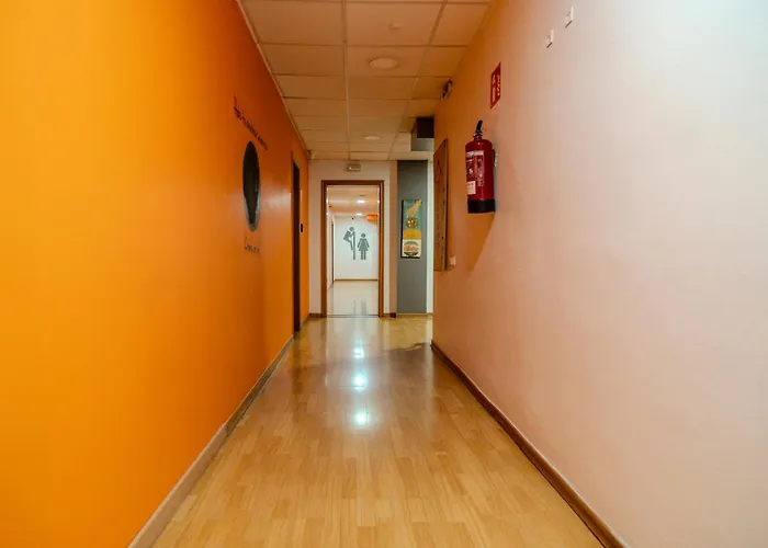 Holidaysbcn Hostel *
