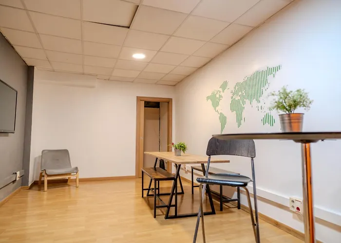 Holidaysbcn Hostel *